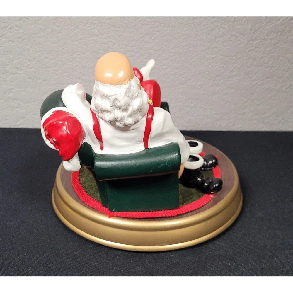 2002 Gemmy Animated Musical Relaxing Santa Figure - Read